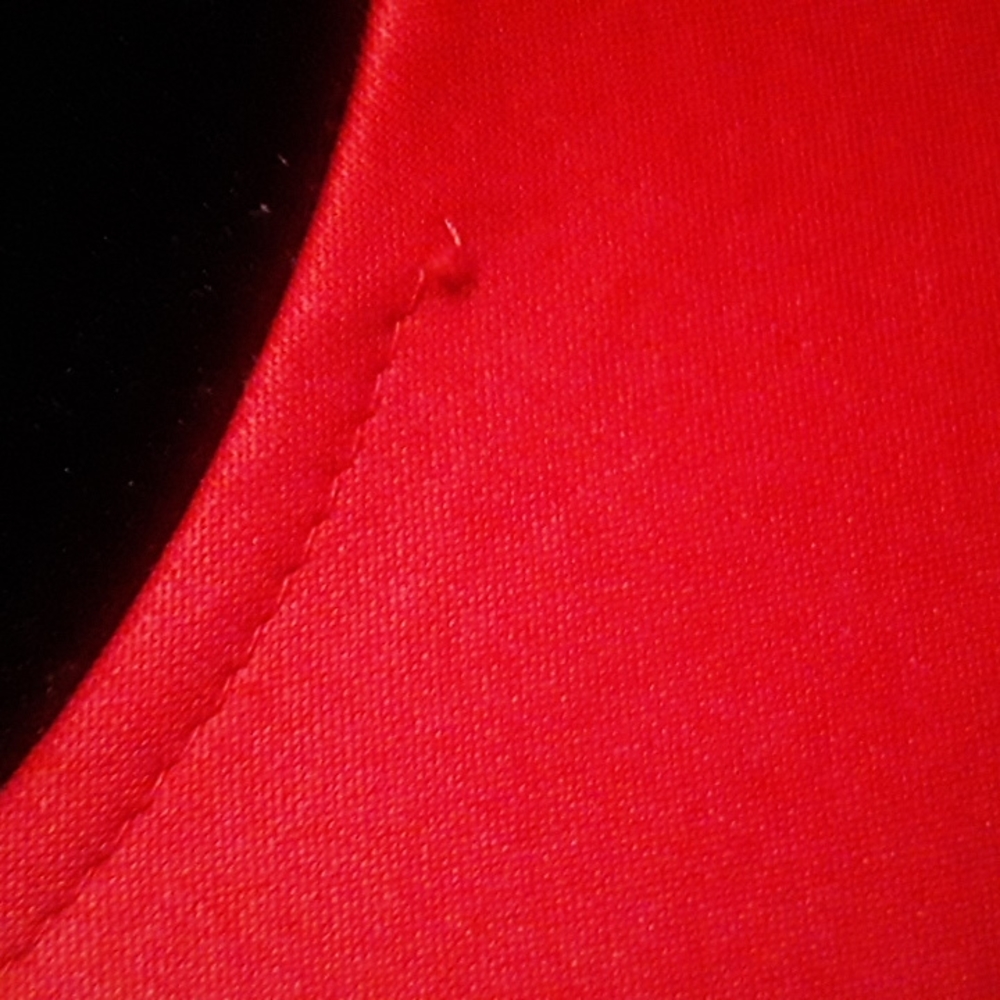 Red Cutie - Picture 3 of 6